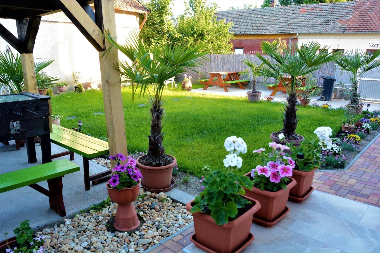 Unicum Vendeghaz Otel Abádszalók Dış mekan fotoğraf